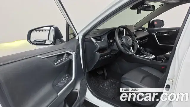 Toyota RAV4 2025 — Фото 10/20