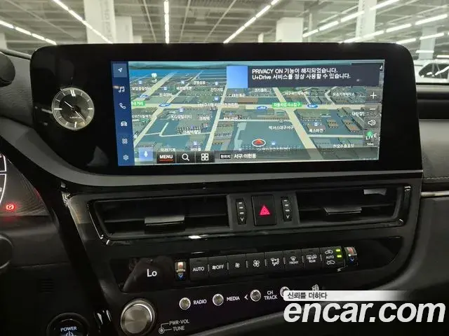 Lexus ES300h 2026 — ფოტო 17/20
