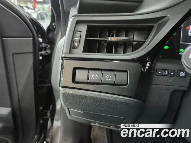 Lexus ES300h 2026 — ფოტო 13/20