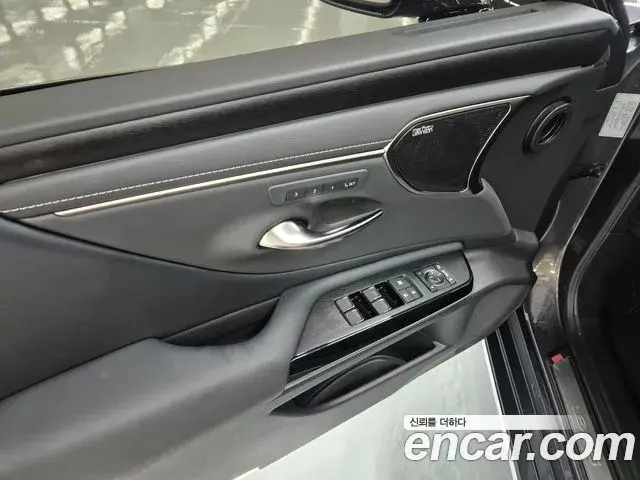 Lexus ES300h 2026 — ფოტო 12/20