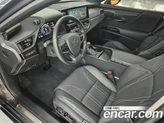 Lexus ES300h 2026 — ფოტო 15/20