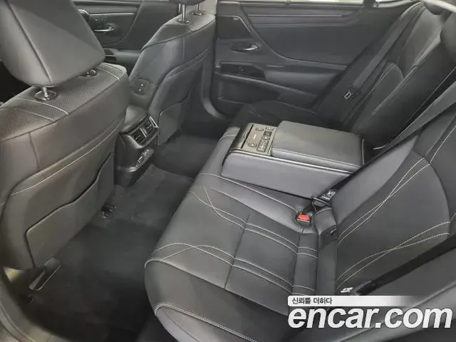 Lexus ES300h 2026 — ფოტო 16/20