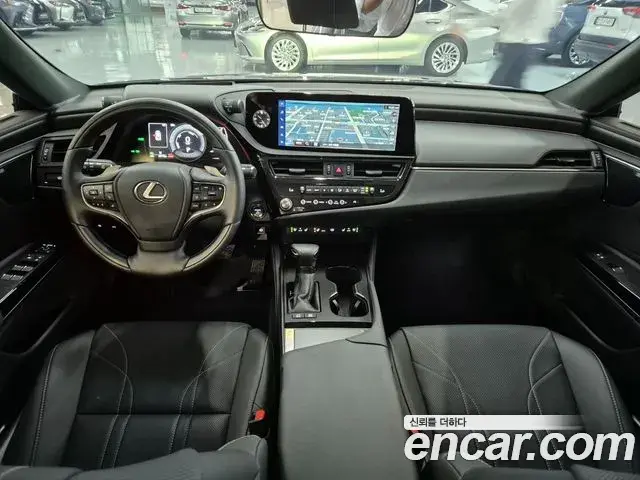 Lexus ES300h 2026 — ფოტო 7/20