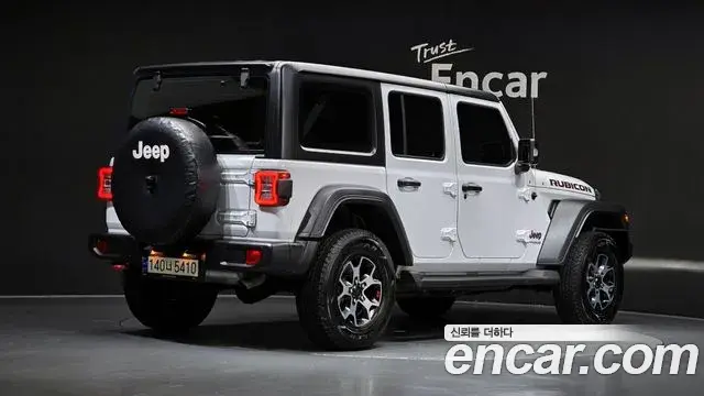 Jeep Wrangler 2021 — ფოტო 13/34