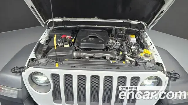 Jeep Wrangler 2021 — ფოტო 22/34