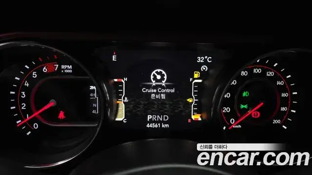Jeep Wrangler 2021 — ფოტო 25/34