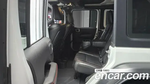 Jeep Wrangler 2021 — ფოტო 27/34