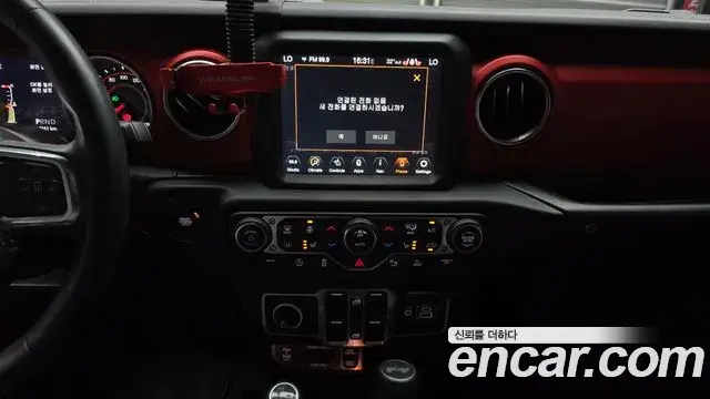 Jeep Wrangler 2021 — ფოტო 18/34