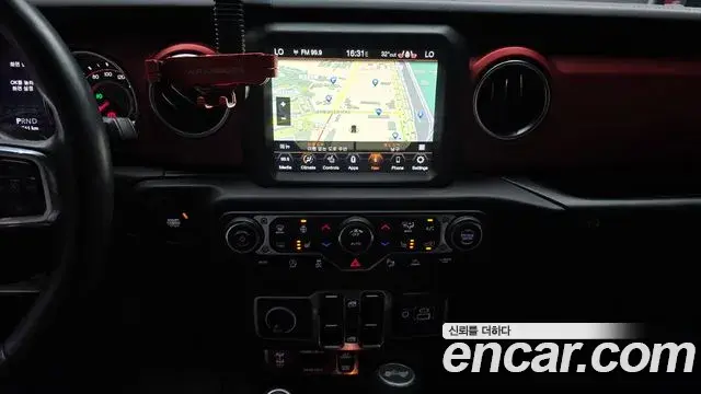 Jeep Wrangler 2021 — ფოტო 31/34