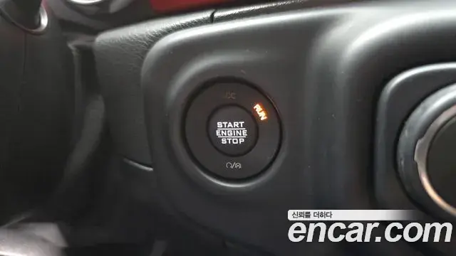 Jeep Wrangler 2021 — ფოტო 24/34