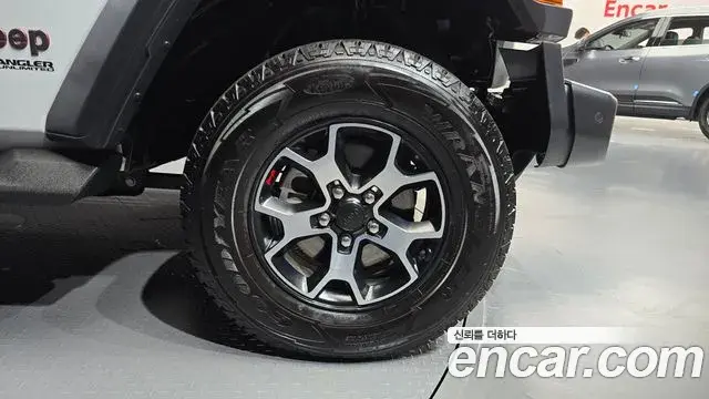 Jeep Wrangler 2021 — ფოტო 14/34