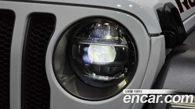 Jeep Wrangler 2021 — ფოტო 28/34
