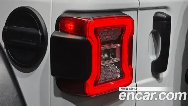 Jeep Wrangler 2021 — ფოტო 26/34