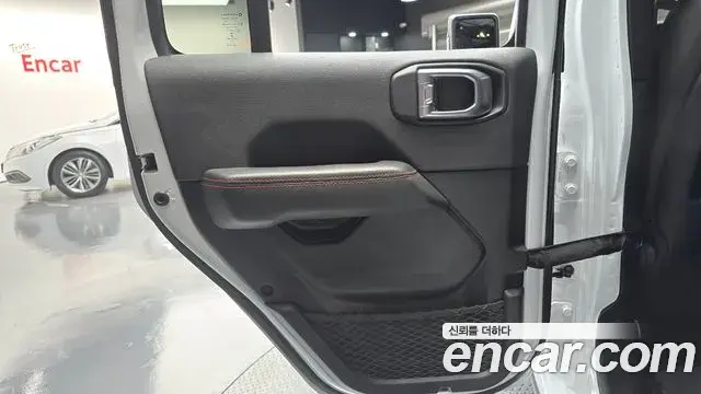 Jeep Wrangler 2021 — ფოტო 20/34