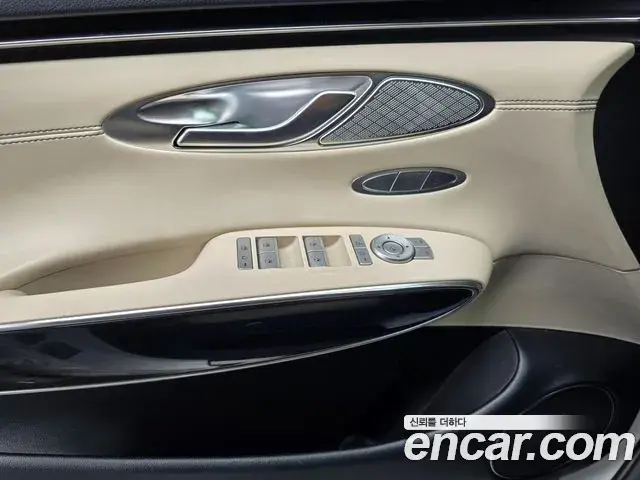 Genesis GV70 2021 — Photo 17/20