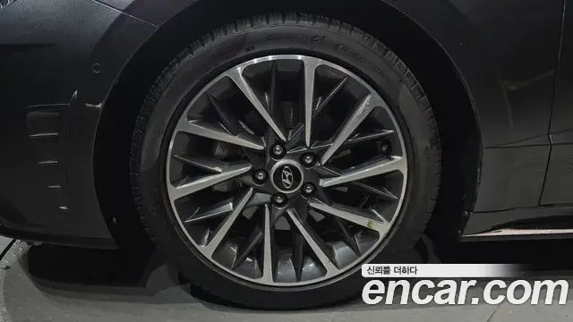 Hyundai Sonata Hybrid 2019 — Photo 12/33