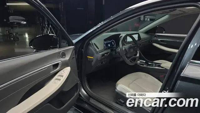 Hyundai Sonata Hybrid 2019 — Photo 21/33