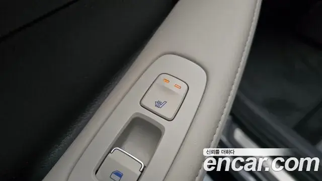 Hyundai Sonata Hybrid 2019 — Photo 8/33