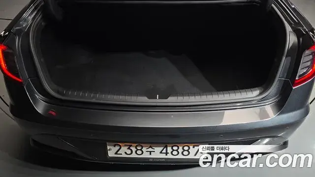 Hyundai Sonata Hybrid 2019 — Photo 14/33