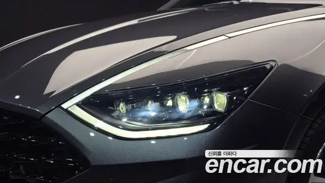Hyundai Sonata Hybrid 2019 — Photo 29/33