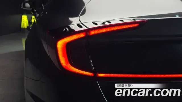 Hyundai Sonata Hybrid 2019 — Photo 23/33