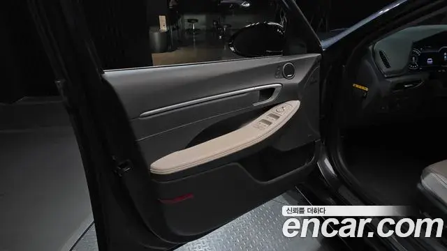 Hyundai Sonata Hybrid 2019 — Photo 19/33
