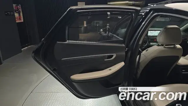 Hyundai Sonata Hybrid 2019 — Photo 26/33