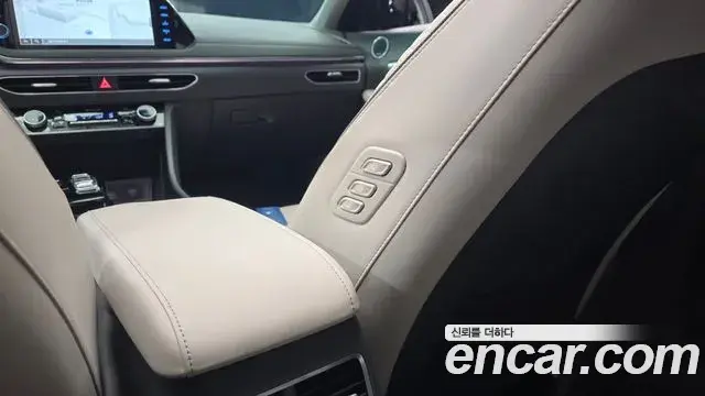 Hyundai Sonata Hybrid 2019 — Photo 30/33