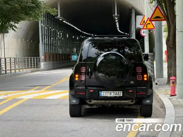 Land Rover Defender 2023 — Фото 4/20
