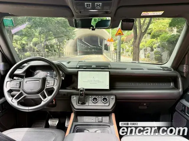 Land Rover Defender 2023 — Фото 10/20