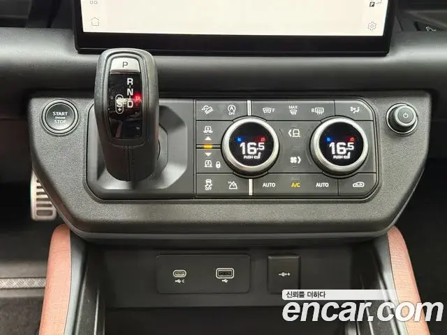 Land Rover Defender 2023 — Фото 12/20
