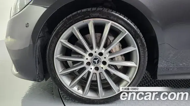 Mercedes-Benz E-Class 2021 — Photo 5/20