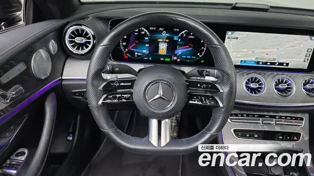 Mercedes-Benz E-Class 2021 — Photo 12/20