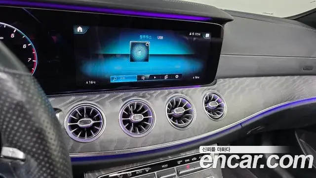 Mercedes-Benz E-Class 2021 — Photo 15/20