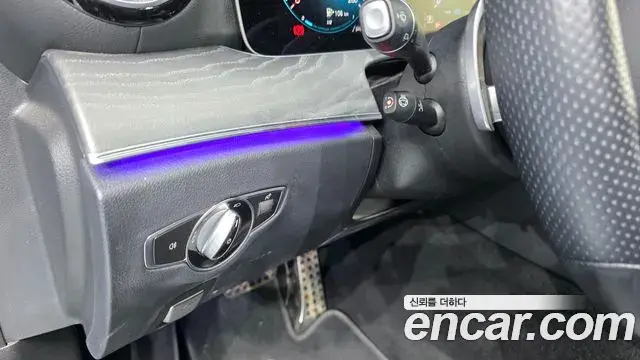 Mercedes-Benz E-Class 2021 — Photo 17/20