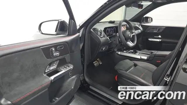 Mercedes-Benz GLB-Class 2025 — Фото 10/20