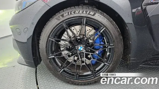 BMW M3 2024 — Photo 28/37