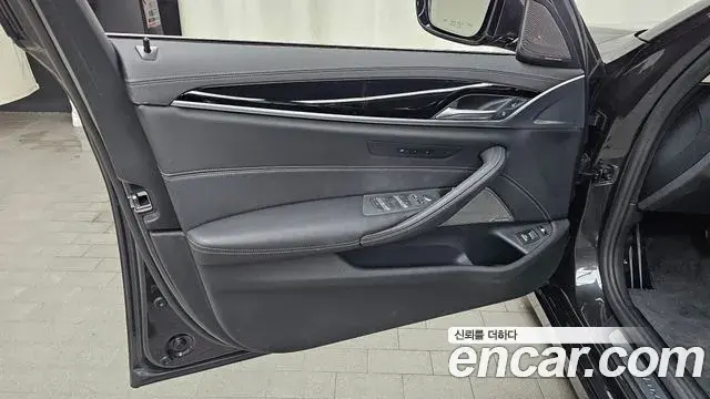 BMW 5 Series 2020 — Photo 26/31