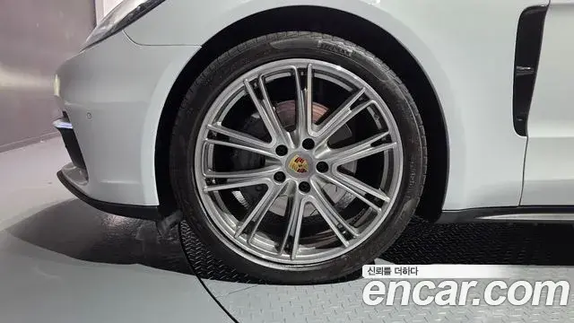 Porsche Panamera 2018 — Фото 5/20