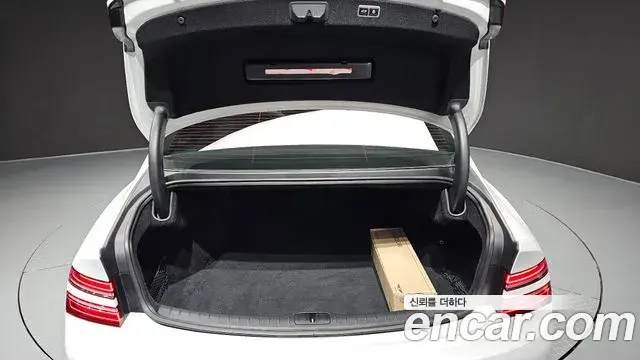 Genesis G80 2022 — ფოტო 28/34