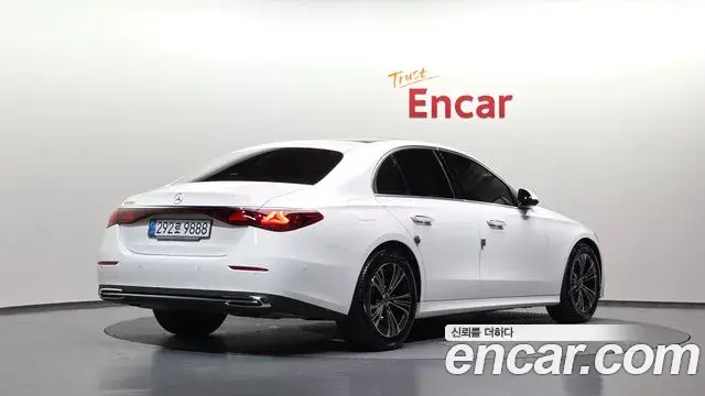 Mercedes-Benz E-Class 2025 — ფოტო 27/31