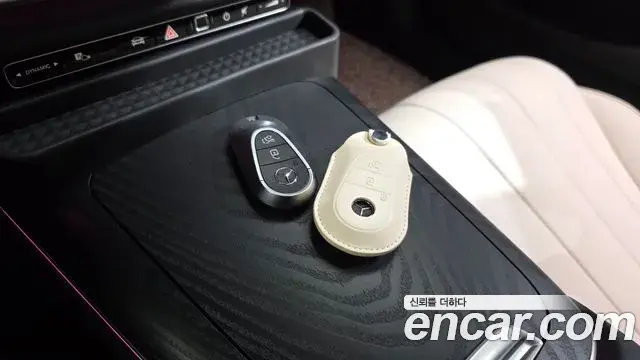 Mercedes-Benz E-Class 2025 — ფოტო 28/31