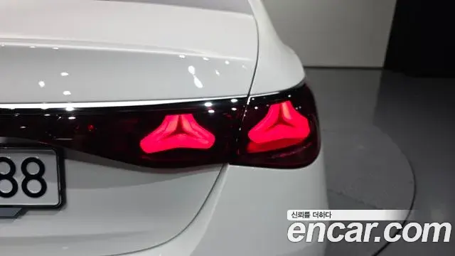 Mercedes-Benz E-Class 2025 — ფოტო 10/31