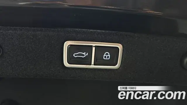 Hyundai Grandeur Hybrid 2023 — Photo 16/40