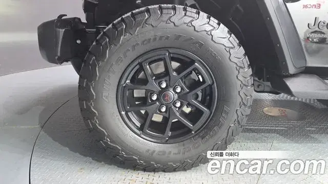 Jeep Wrangler 2024 — Şəkil 25/32