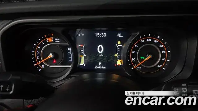 Jeep Wrangler 2024 — Şəkil 26/32