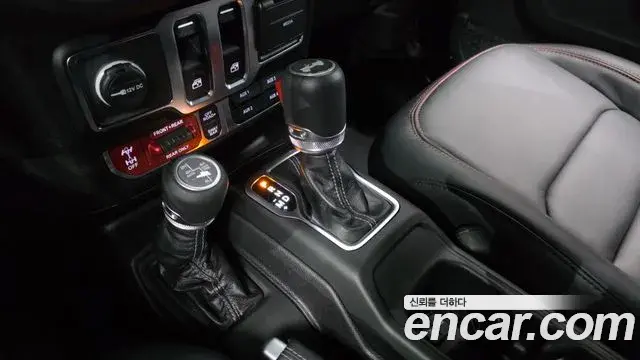 Jeep Wrangler 2024 — Şəkil 9/32