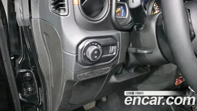 Jeep Wrangler 2024 — Şəkil 12/32