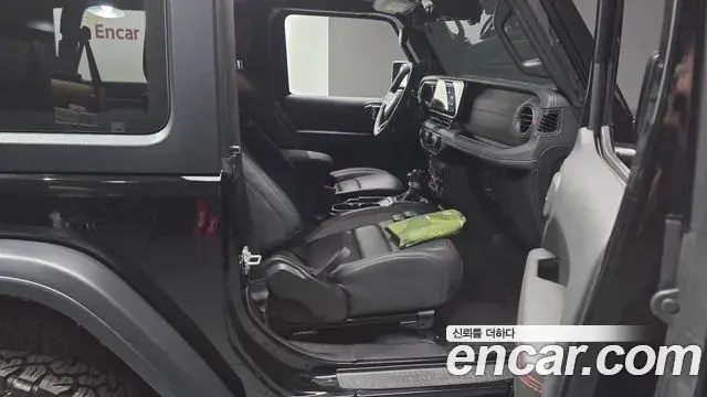 Jeep Wrangler 2024 — Şəkil 28/32