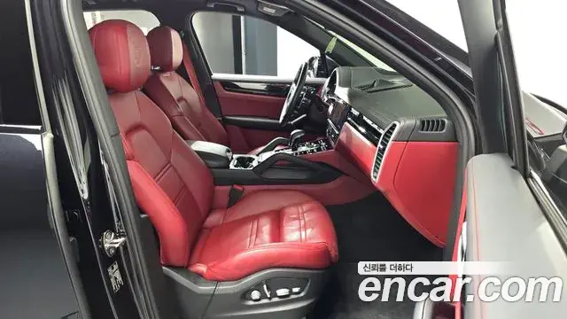 Porsche Cayenne 2019 — Şəkil 21/31